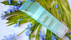 Kem tẩy da chết Yves Rocher Sebo Vegetal Purifying Scrub